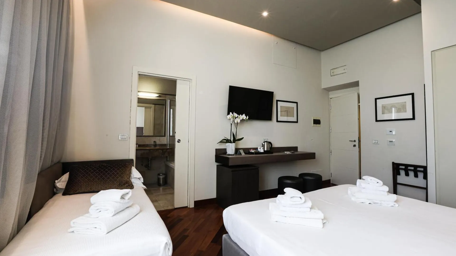 Hotel Embassy Floransa 4*,