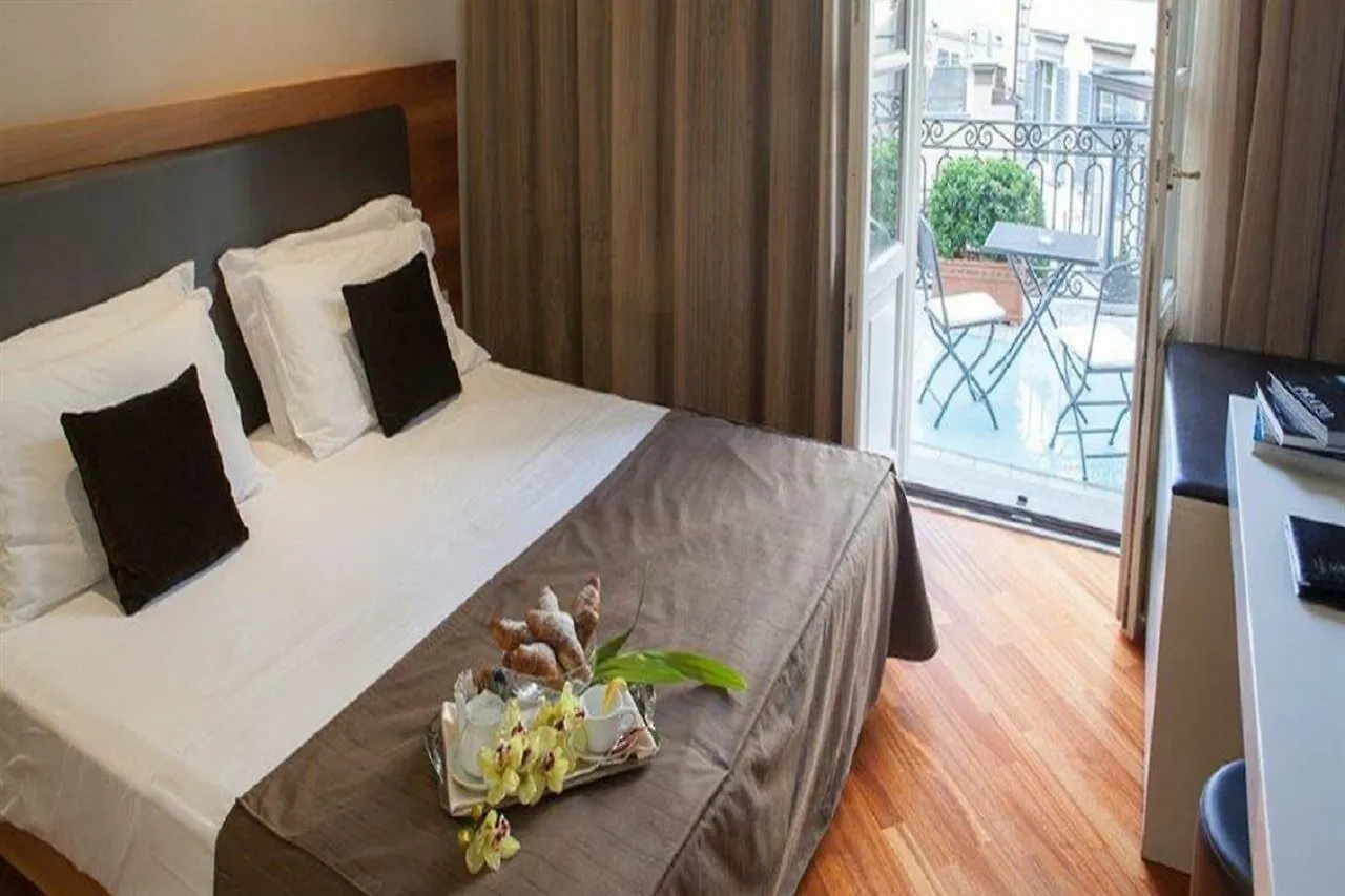 Hotel Embassy Floransa
